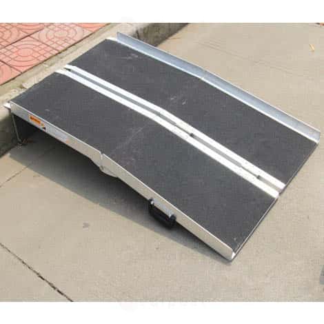 Rampe d acces pliableantiderapante en aluminium 122x74cm M02