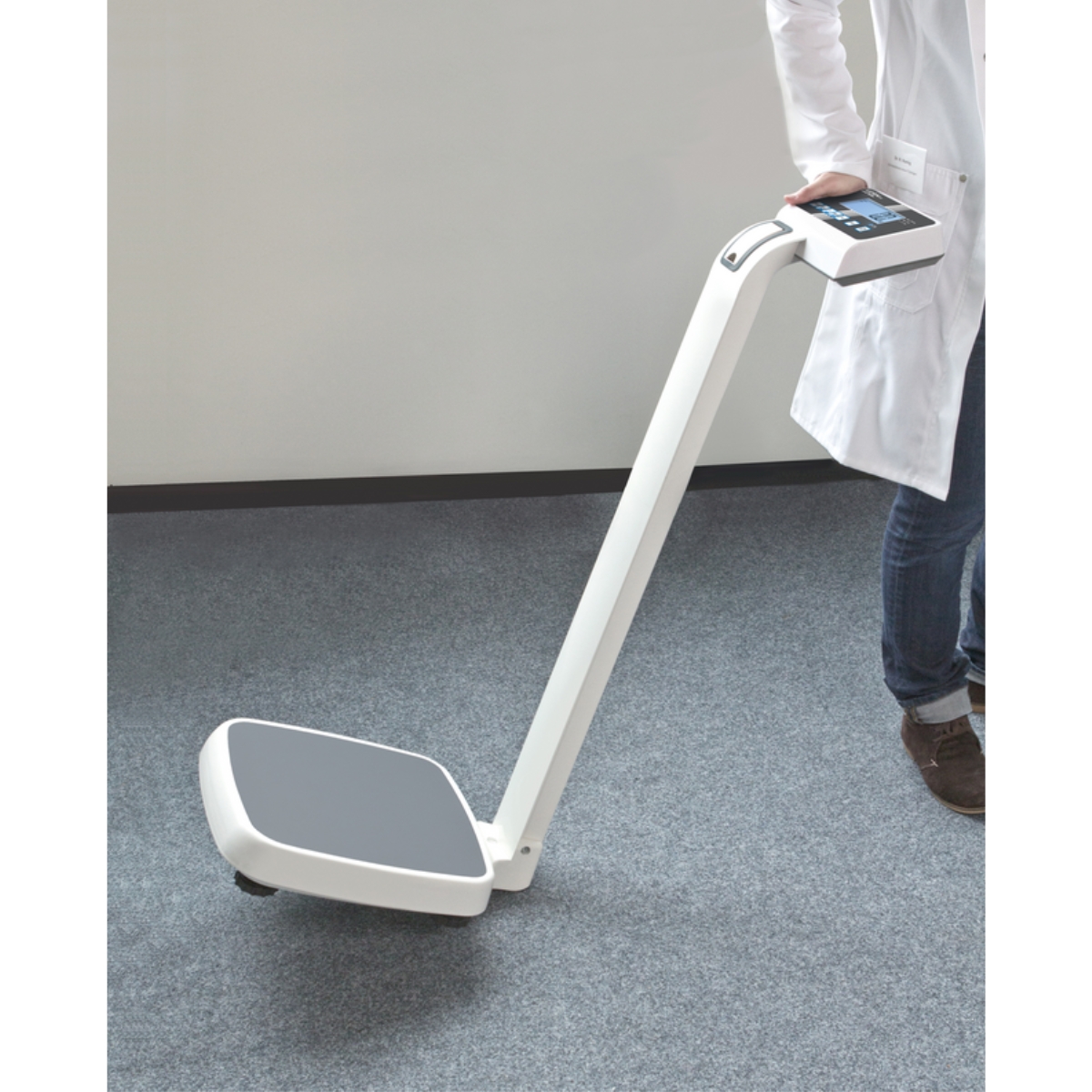 Pèse-personne colonne KERN piles ou secteur MPE 250K100PM M03